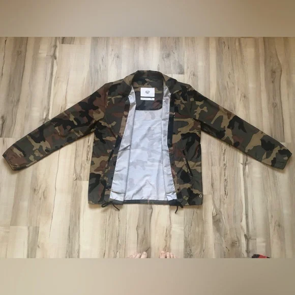 Herschel Supply Company Voyage Coach Camo Bomber Jacket Windbreaker Lightweight - Picture 9 of 12